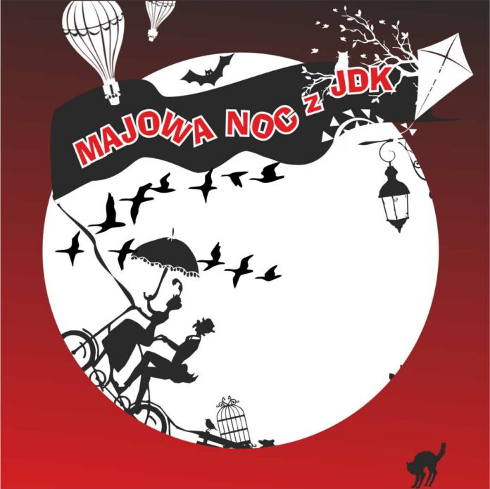 Obraz zawiera: cieniste postaci kota, pary na rowerze, latarni, klucza ptaków, nietoperza, balonów i latawca oraz tekst: Majowa Noc z JDK