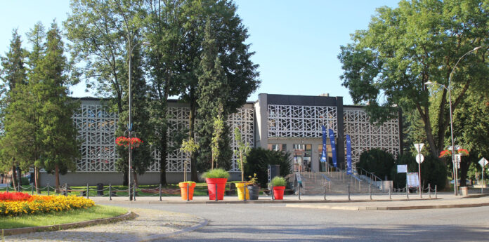 Front budynku Jasielskiego Domu Kultury