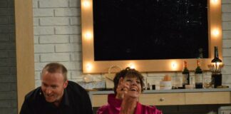 Judy Garland w JDK: Smutne życie legendy Hollywood Akrtorzy na scenie w sztuce teatralnej: Hanna Śleszyńska i Piotr Tołoczko