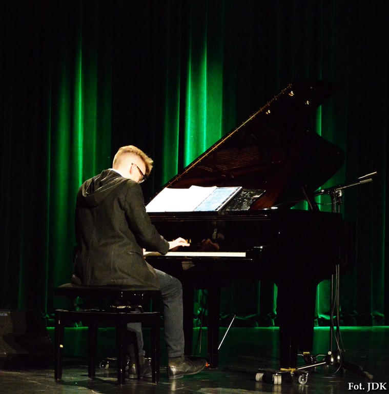 Milosz Marcinkiewicz gra utwory Chopina