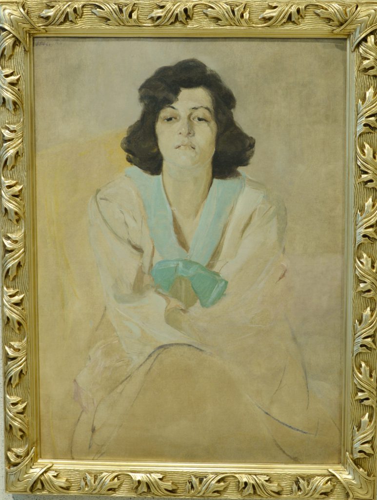 Ignacy Pinkas: Portret kobiety. Siedząca kobieta w jasnej sukni. Olej na tekturze, 1918 r.