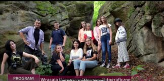 Wracają warsztaty filmowo-fotograficzne Zdjęcie: grupa osób na tle skał