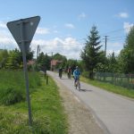 Rowerzyści w drodze do wodospadu