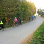 grupa-rowerzystow-w-drodze-powrotnej-do-Jasla_8