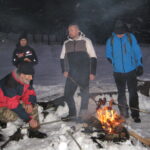 pieczenie kiełbasek przy ognisku w Jabłonkach