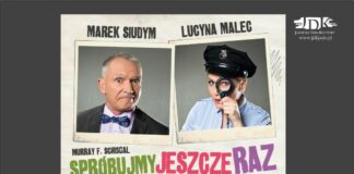 „Spróbujmy jeszcze raz” – znakomita komedia w JDK Obraz zawiera: Plakat składający się z czterech okienek ze zdjęciami. Na pierwszym z lewej strony widać twarz eleganckiego mężczyzny w muszce i garniturze. W prawym górnym rogu zdjęcie policjantki w czapce policyjnej i służbowej koszuli, trzymającej przy swoim lewym oku kajdanki i spoglądającej przez nie. W lewym dolnym rogu blondynka spogląda z przerażeniem w lewą stronę. Ma na sobie jasny szlafrok spod którego wygląda koszulka. W prawym dolnym rogu mężczyzna w koszulce z krótkim rękawem i ze złotym łańcuchem na szyi złożył dłonie w pięści i przybrał postawę boksera przed walką. W prawym górnym rogu plakatu znalazło się logo JDK, natomiast w lewym dolnym rogu logo Toyoty Jasło, Oficjalnego Partnera Motoryzacyjnego Wydarzenia. Plakat zawiera też tekst: Marek, Siudym, Lucyna Malec, Murray F. Schisgal - "Spróbujmy jeszcze raz". Głos dr Oliovski'ego - Jan Kobuszewski. Tłumaczenie: Bożena Sławińska. Reżyseria: Marcin Sławiński; scenografia - Wojciech Stefaniak; kostiumy - Joanna Snopek; zdjęcia - Rafał Olejniczak; projekt plakatu - Piotr Grzegorzewski. Producent - Joanna Cywińska. Sponsor: Sophia. Sponsor Obuwia: Deichmann. Znajdź nas na Facebooku.