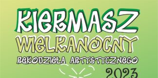 Na zielonym tle znajdują się białozielone napisy informujące o kiermaszu wielkanocnym. Na dole plakatu znajdują się logotypy toyoty i jasielskiego domu kultury, a na środku plakatu pisanka w kolorowe pionowe paski