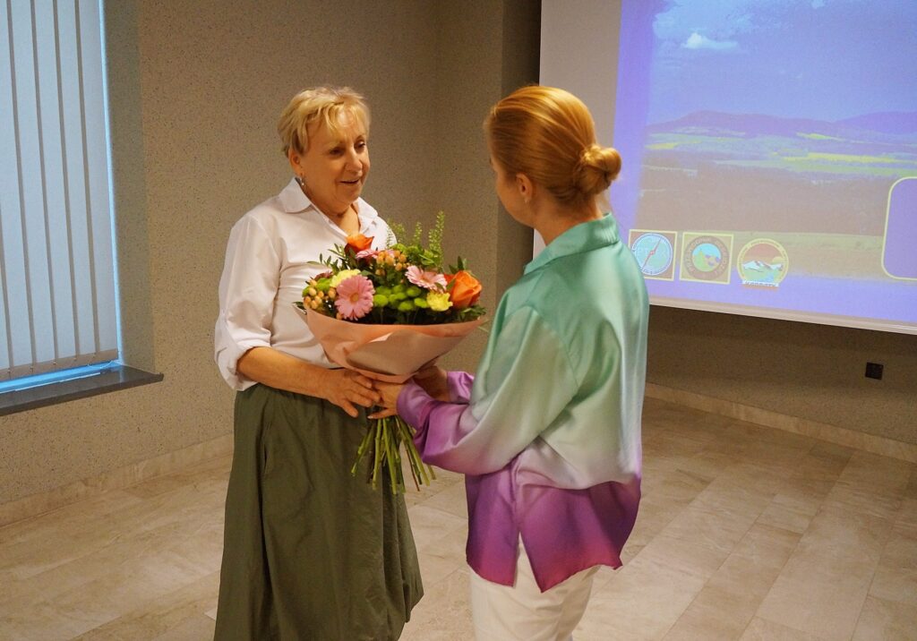 Pani Elwira Musiałowicz-Czech p. o. dyrektora Jasielskiego Domu Kultury, składa serdeczne podziękowania Pani Elżbiecie Ruszale, za wspaniałą organizację wypraw górskich. 
