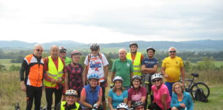 Zwiedzanie z KK-T JDK: nienaszowska olejarnia „Dolina Iwełki” Wyprawa rowerowa do Nienaszowa - grupa w okolicach Osieka.