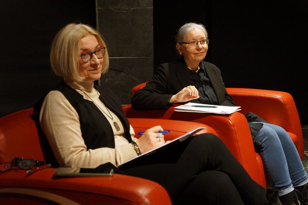 Jury w składzie: Janina Bieleń i Krystyna Ziemba oceniają tegoroczne występy.