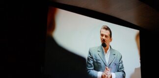 Produkcja godna uznania Premiera filmu „Weigl – zwyciężyć tyfus” w sali widowiskowej Jasielskiego Domu Kultury.