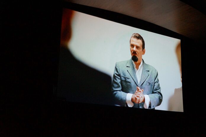 Premiera filmu „Weigl – zwyciężyć tyfus” w sali widowiskowej Jasielskiego Domu Kultury.