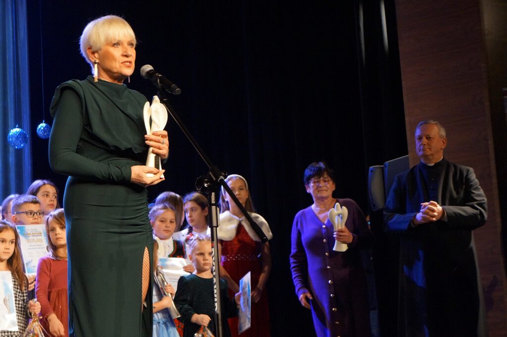 Helena Gołębiowska, zastępca dyrektora Jasielskiego Domu Kultury składa podziękowania wszystkim laureatom, organizatorom i sponsorom tegorocznej edycji konkursowej.