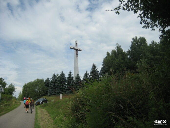 Liwocz - wyprawa rowerowa- Ujazd Krzyż Milenijny