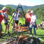 Bieszczady” pieczenie kiełbasy przy bacówce na Jaworzcu