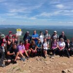 Grupa turystów na szczycie Połoniny Caryńskiej_2