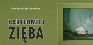 W Galerii JDK: sztuka z odzysku Plakat, na którym jest tytuł wystawy i nazwisko jej autora
