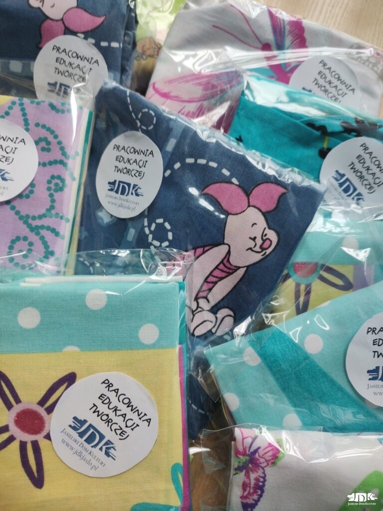 kolorowe zapakowane koszulki