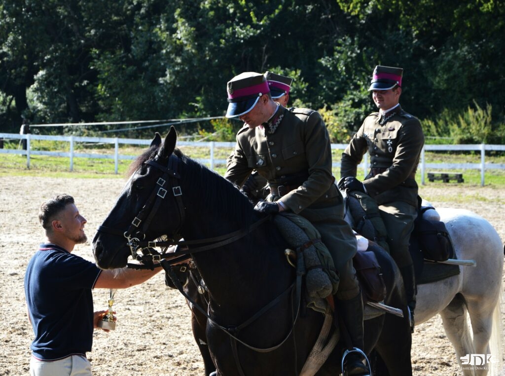 Memoriał Hubala na Łąkach Hubalowych - kawalerzyści