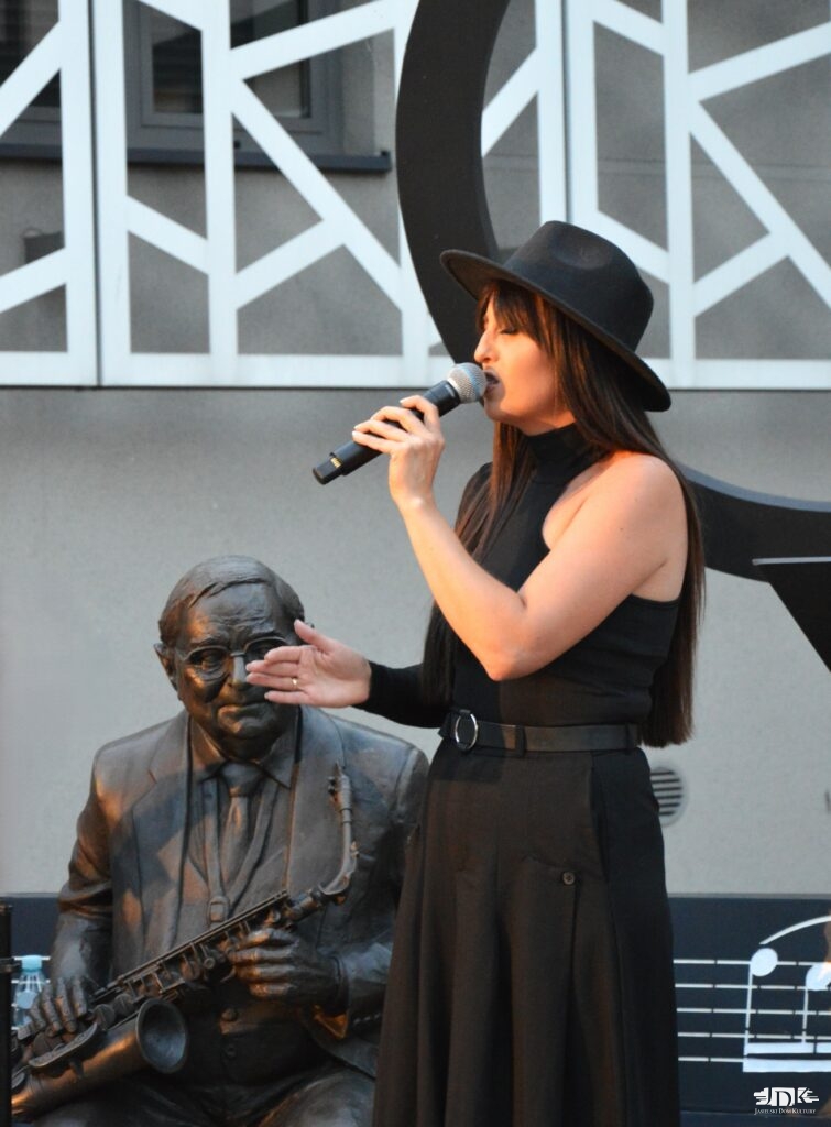 Ewa Siembida-Jachym śpiewa