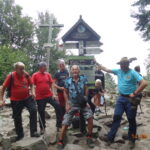 przewodnicy na szczycie Łysicy