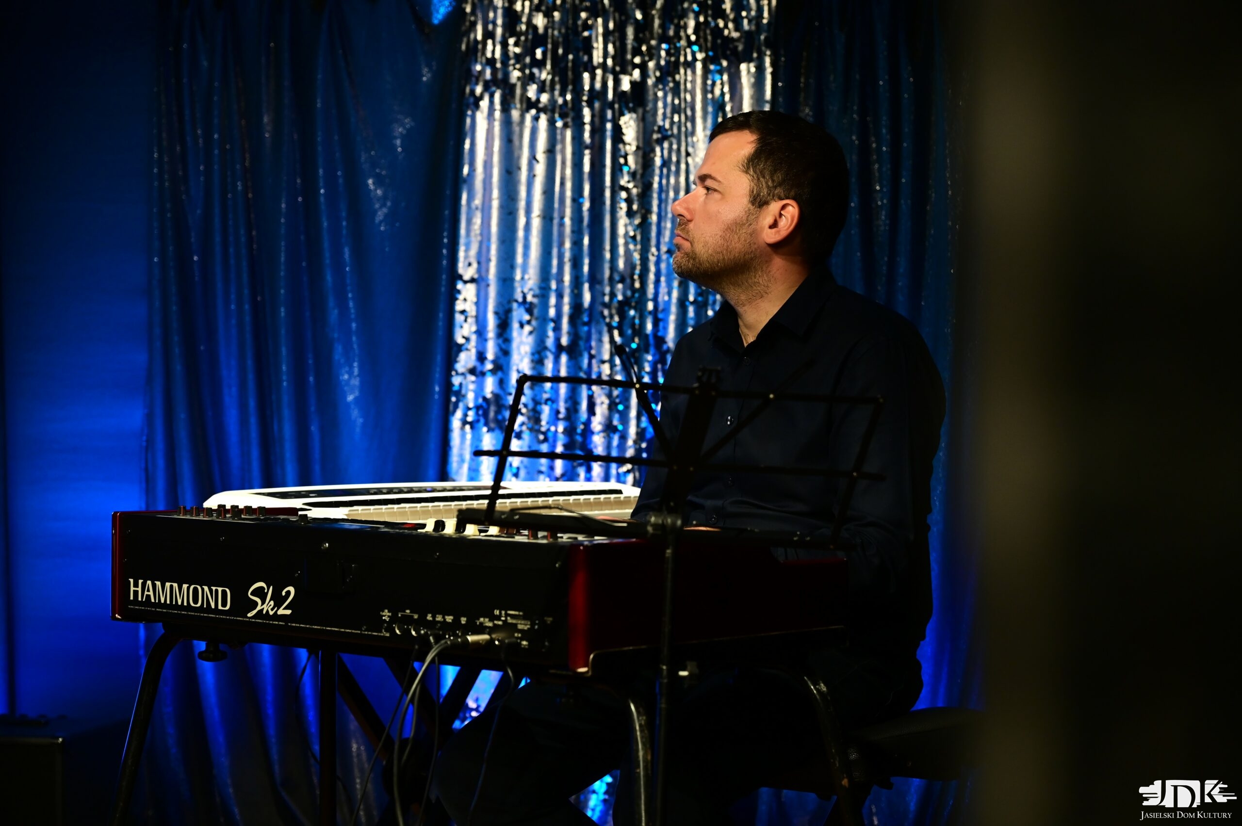 muzyk jazzowy na organach Hammonda