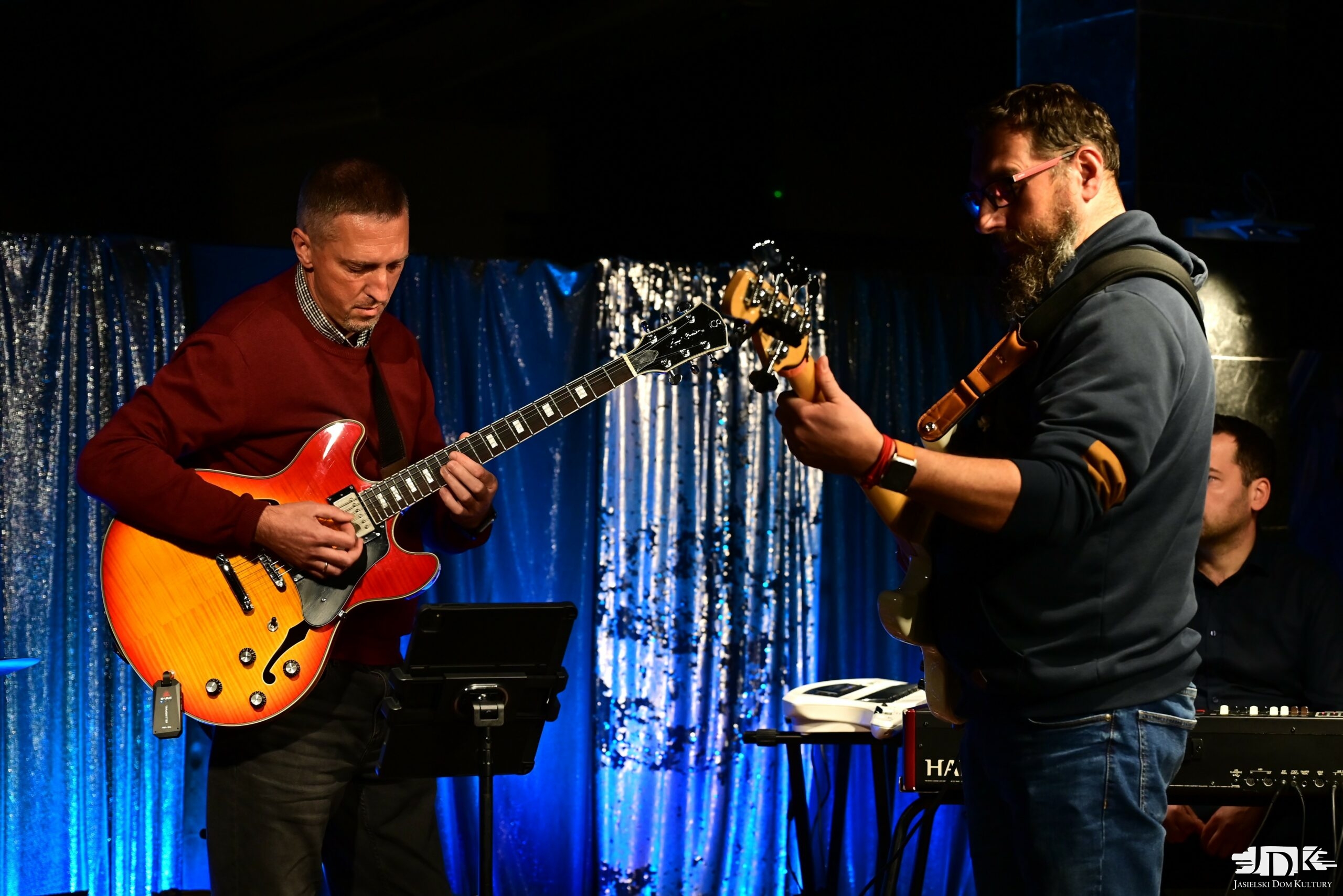 dwójka gitarzystów: Nowicki i Konieczny