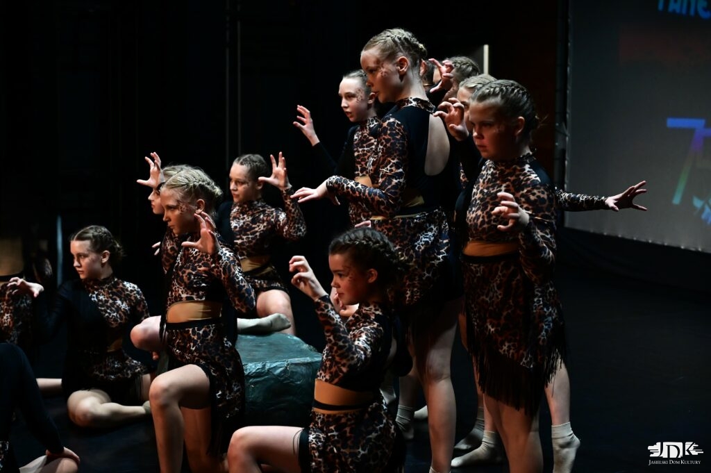 tancerki w gepardzich strojach