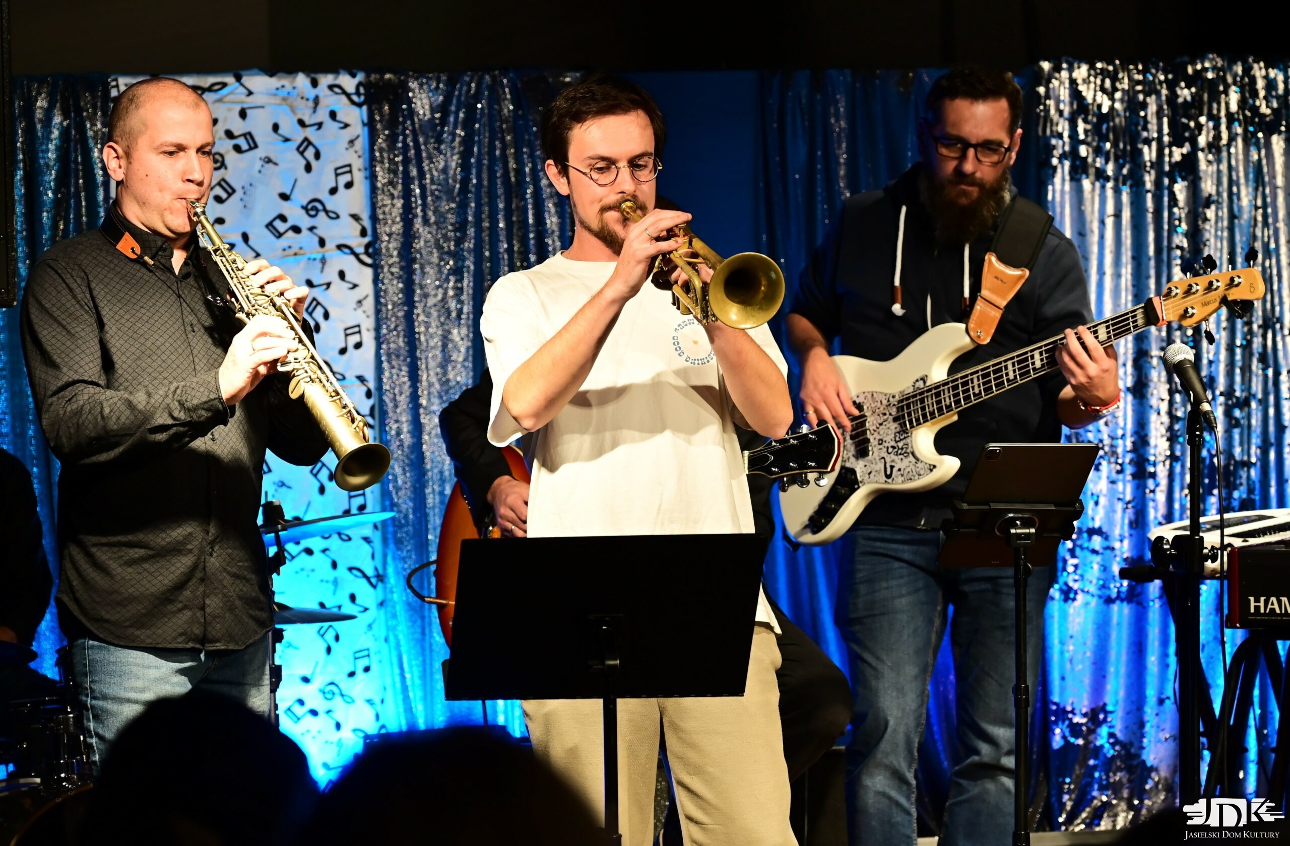 Uczestnicy jam session oraz chętni do wspólnej gry na instrumentach dętych