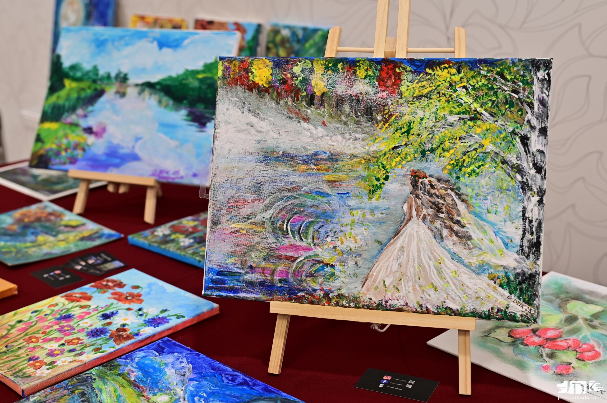 barwny obraz przedstawiający jesień w sukni ślubnej z welonem