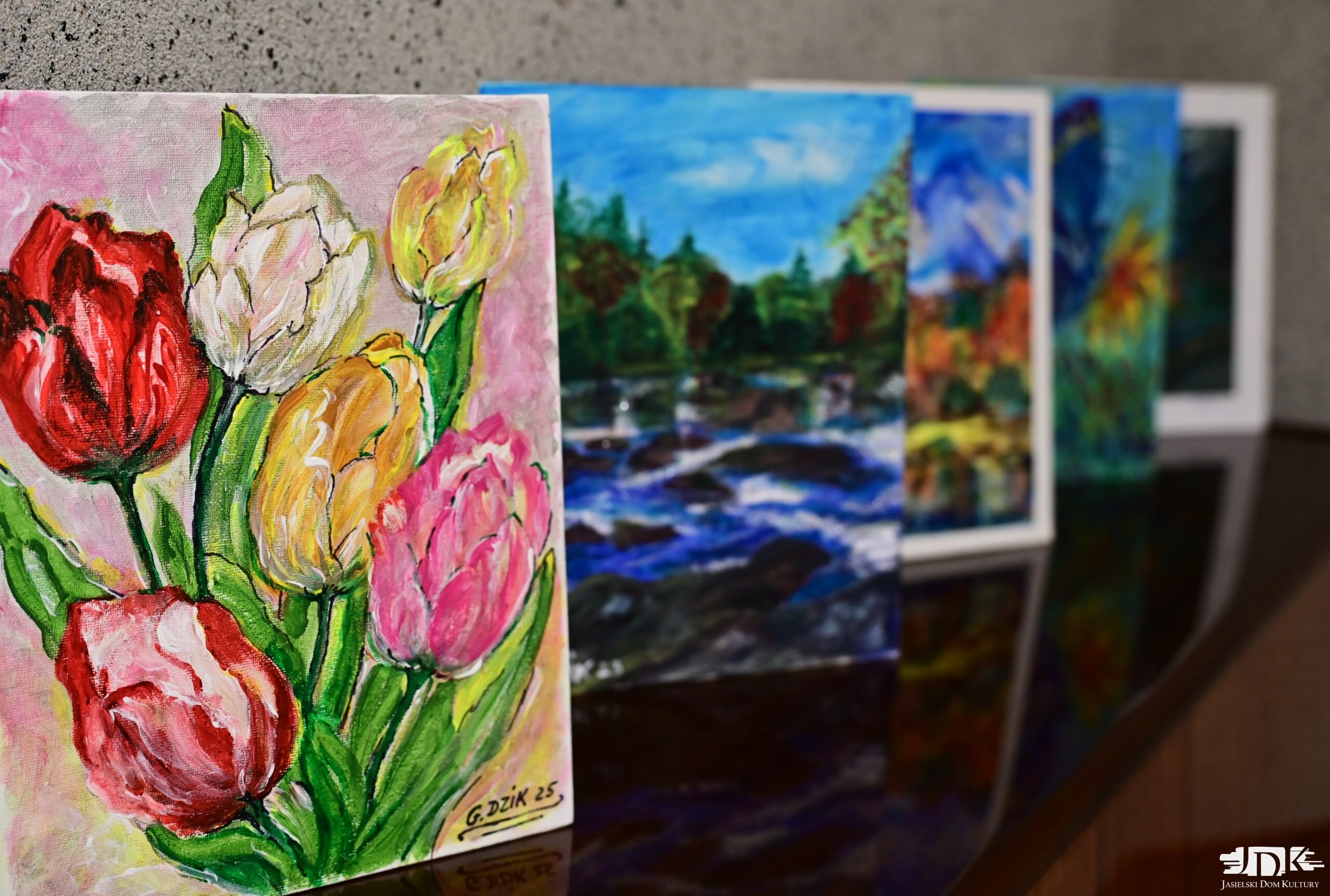 tulipany na obrazie na pierwszym planie