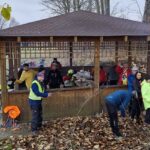 grillowanie kiełbasek przy Muzeum narciarstwa w Cieklinie