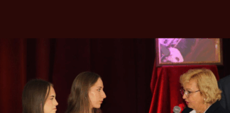 Patrycja Wąsik oraz Emilia Starzec z nagrodami