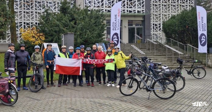 przygotowanie do wyprawy rowerowej -cmentarze wojenne w Cieklinie 11.11.2025