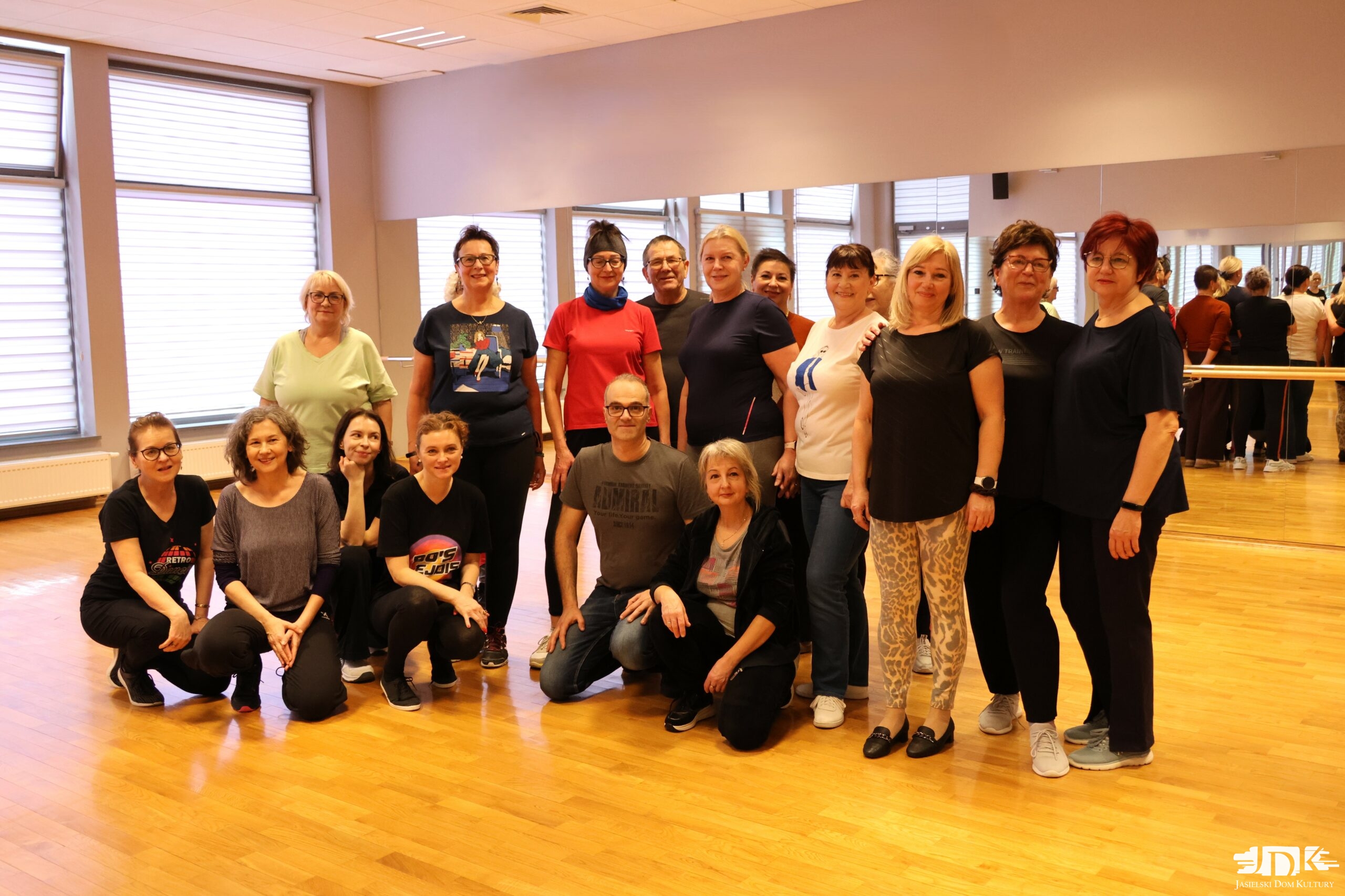 grupa uczestników tańców greckich