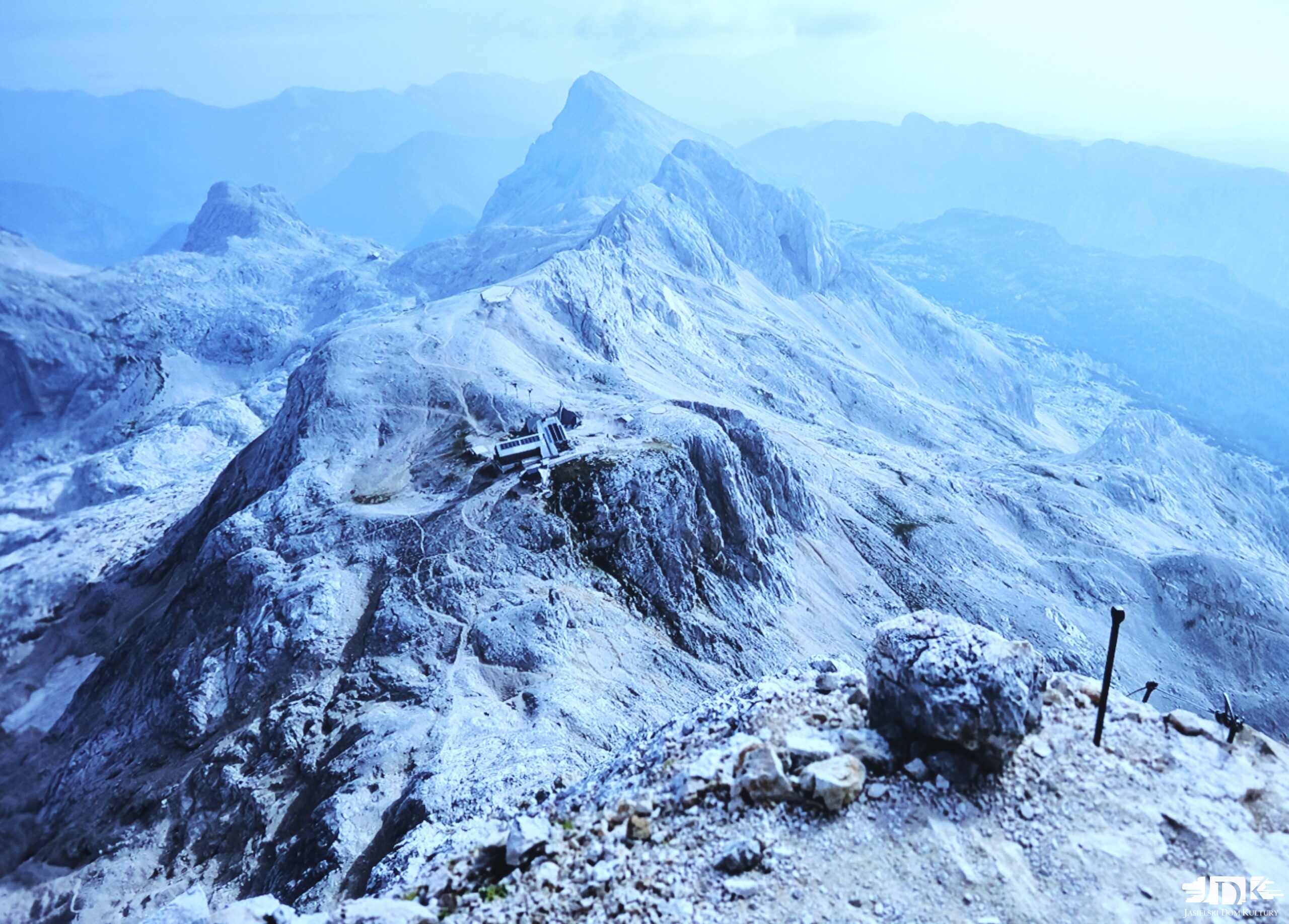 górski krajobraz - szary szczyt