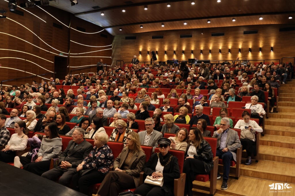 pena sala widowiskowa Jasielskiego Domu Kultury