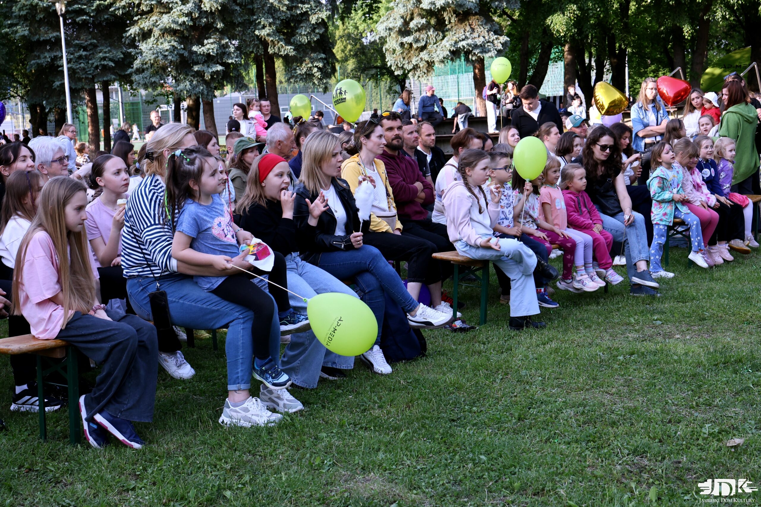 liczni uczestnicy dnia dziecka