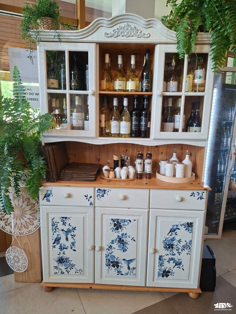 Majsternia Karpat Sśkowa - ekspozycja kredensu