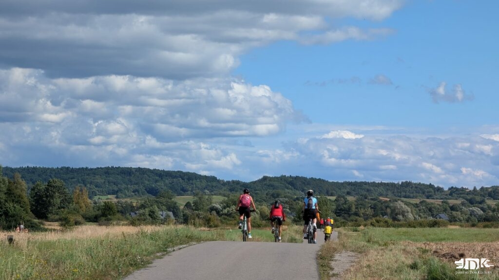 rowerzyści na trasie
