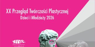 Plakat XX Przeglądu Twórczości Plastycznej Dzieci i Młodzieży 2026 „Sztuka mojej wyobraźni”. Na różowym tle znajdują się dwie białe rzeźby przedstawiające klasyczne popiersia, ozdobione różowymi, odręcznie narysowanymi okularami i sercem. Z punktu pomiędzy rzeźbami rozchodzą się promieniście kolorowe i szare pasy, tworząc kompozycję przypominającą wachlarz lub promienie wyobraźni. Na górze plakatu widnieje informacja o XX Przeglądzie Twórczości Plastycznej Dzieci i Młodzieży 2026 oraz wystawie pokonkursowej w Jasielskim Domu Kultury. Wystawa czynna jest od 9 do 31 grudnia 2026 r. Na dole znajduje się logo Jasielskiego Domu Kultury