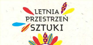 Plakat promujący wydarzenie „Letnia Przestrzeń Sztuki” organizowane przez Jasielski Dom Kultury. Na jasnym tle znajduje się kolorowy, stylizowany kwiat z płatkami w czerwonym, żółtym, niebieskim i fioletowym kolorze, ozdobionymi kropkami i paskami. Powyżej widnieje napis „LETNIA PRZESTRZEŃ SZTUKI”. Na dole plakatu podano nazwę organizatora „Jasielski Dom Kultury” oraz datę wydarzenia: „27.06.–5.09.2026”. W dolnej części znajdują się logotypy Jasielskiego Domu Kultury i ORLEN Południe.
